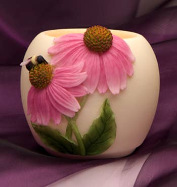 https://cdn.shopify.com/s/files/1/0016/1300/4872/products/faire-ibis-and-orchid-design-votive-bumble-bee-on-coneflowers-handpainted-votive-39041986101486.jpg?v=1730978798