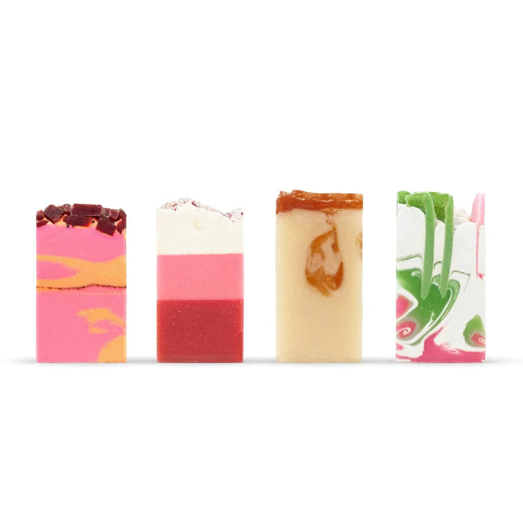 https://cdn.shopify.com/s/files/1/0016/1300/4872/files/finchberry-bar-soap-gift-tin-finchberry-best-sellers-sampler-gift-tin-41879603642606.webp?v=1730963491